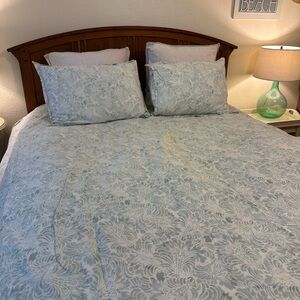 Elegant Blue Floral Bedding Set